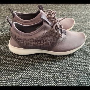 Purple Nike Tennis Shoes with Snake Detail